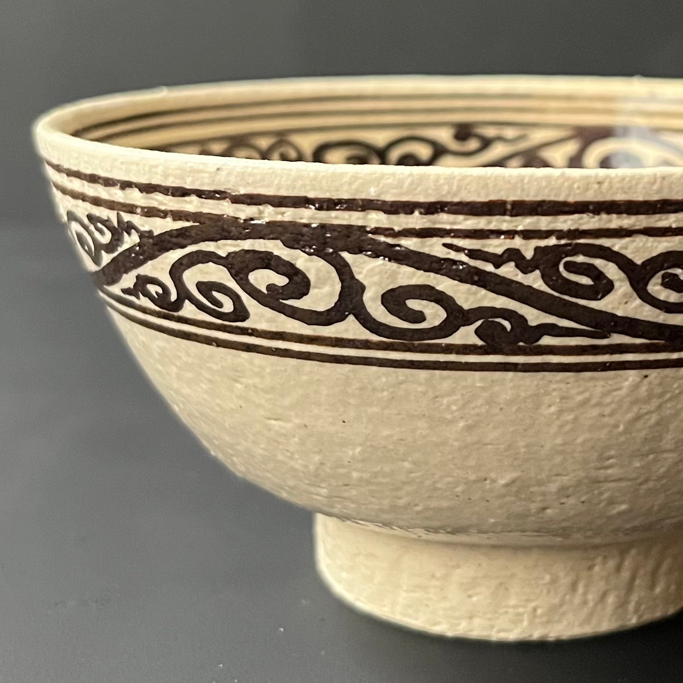 鉄絵唐草文飯碗 - dandeliOn