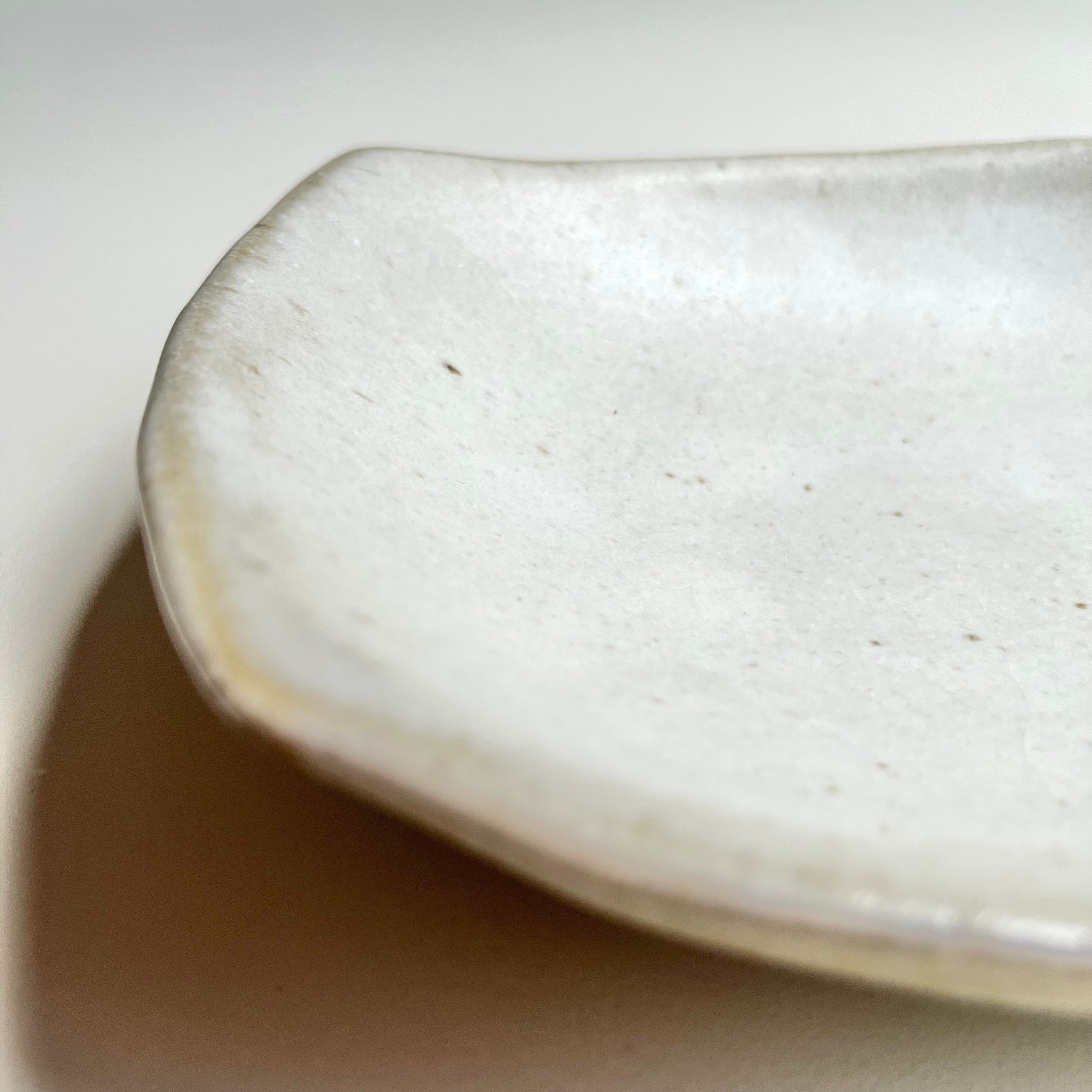 つぶ化粧白マット釉楕円皿