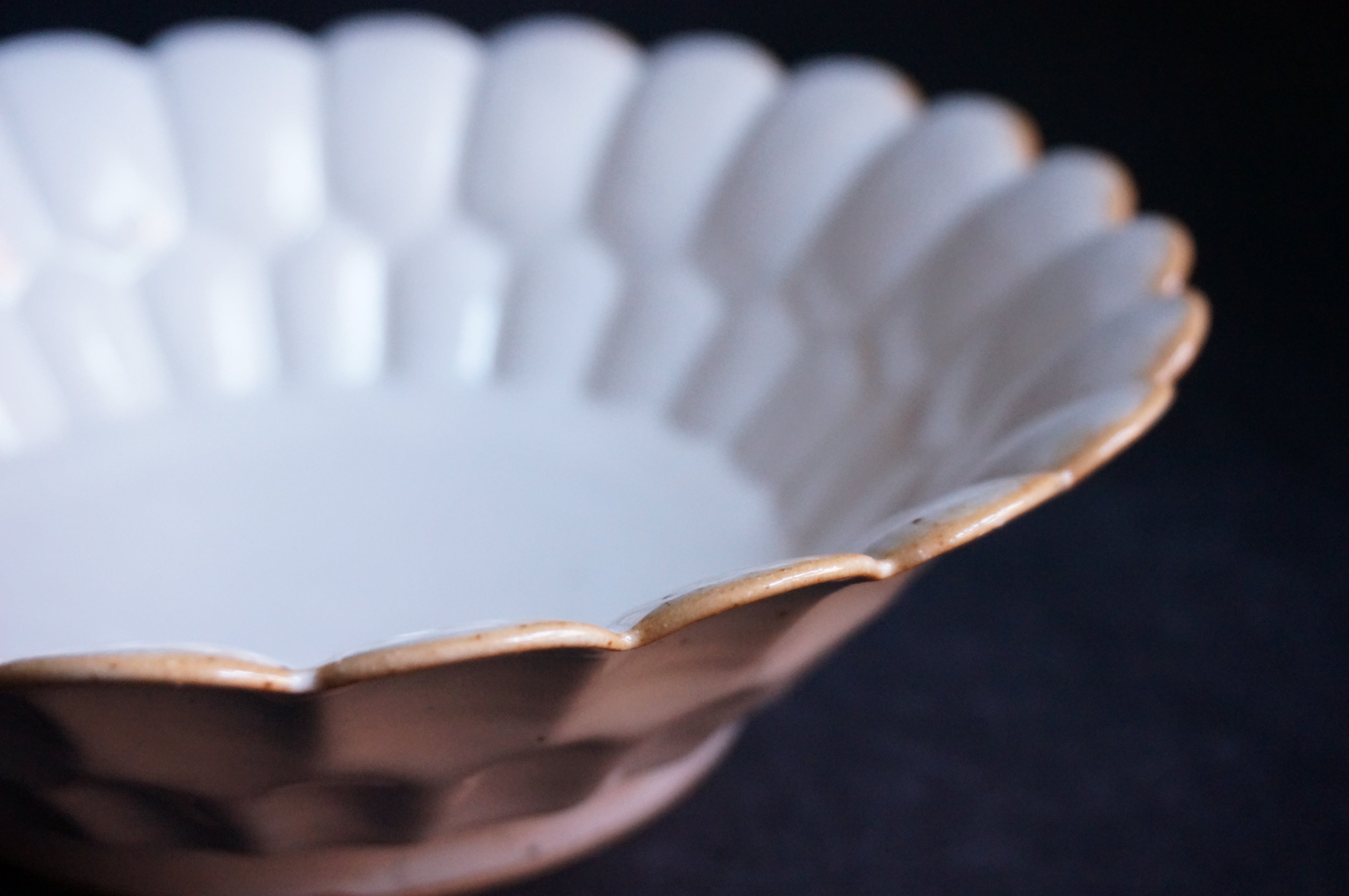 白釉菊鉢