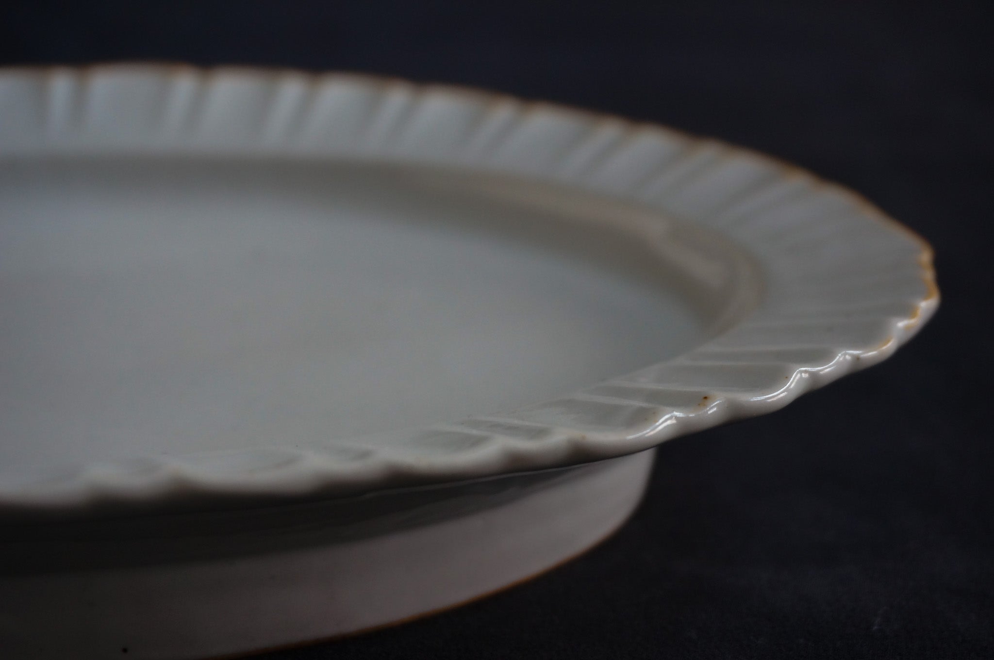 白釉輪花楕円皿