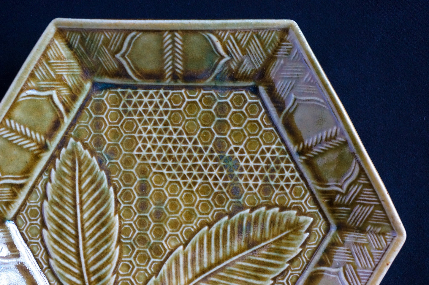 緑釉六角皿（POS）