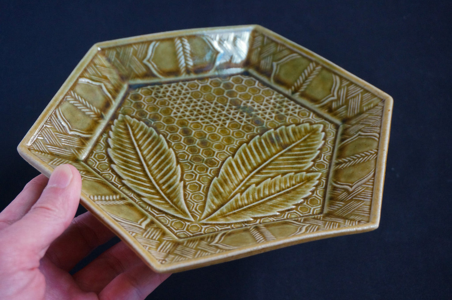 緑釉六角皿（POS）